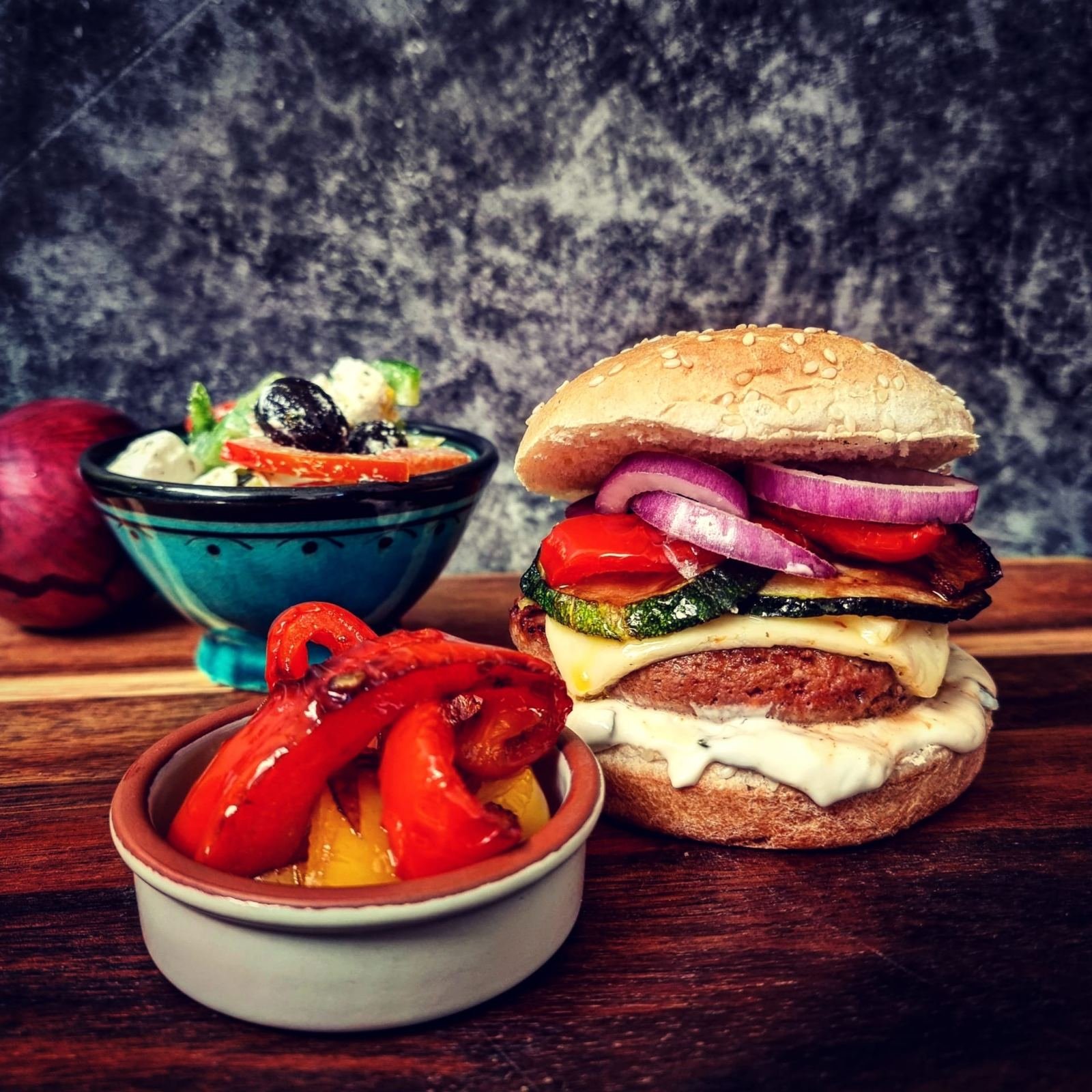 Burger met gegrilde groenten