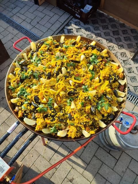 Pan met warme groenten en rijst