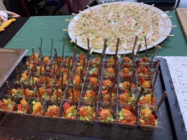 Lepelhapjes op een buffet